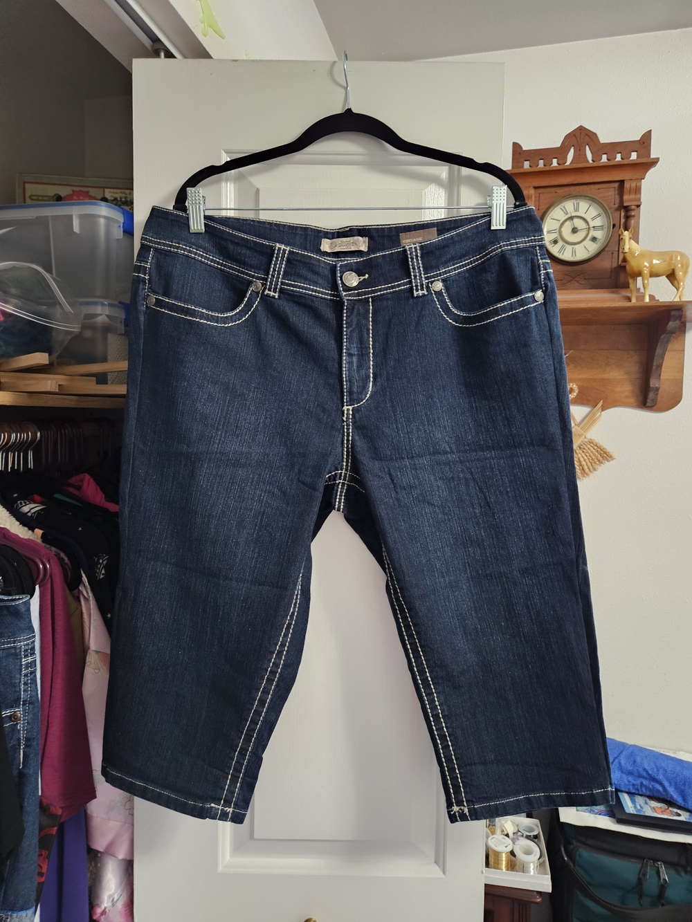 Vintage America Dark Relaxed Womenโs Jeans
